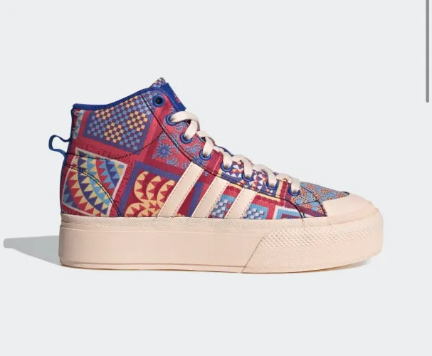 Tênis Bravada Plataform, adidas Sportswear x Farm Rio. 