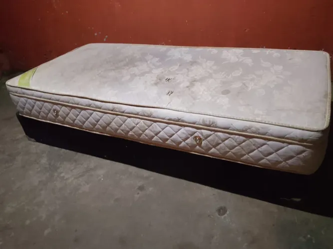 vendo cama de solteiro