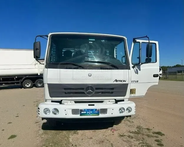 Mercedes-Benz Atron 1719 Truck 6x2 2014/2014 - Carroceria - 267.199 km