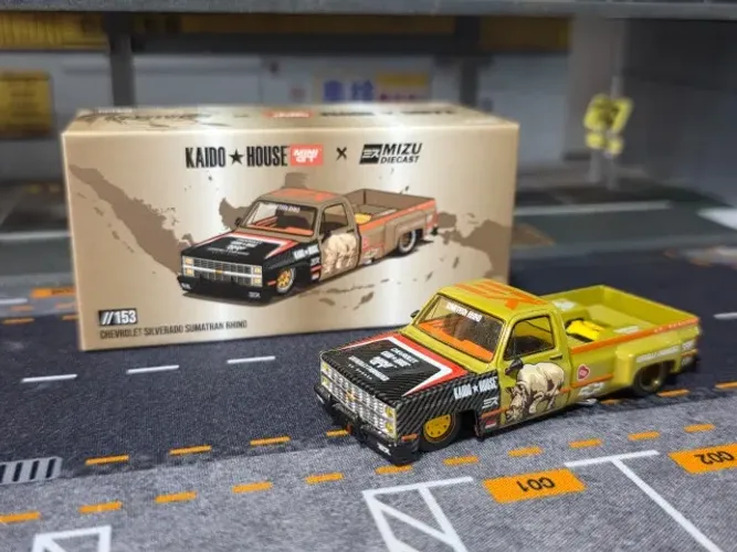 Chevrolet Silverado Sumatran Rhino - MiniGT Kaido House