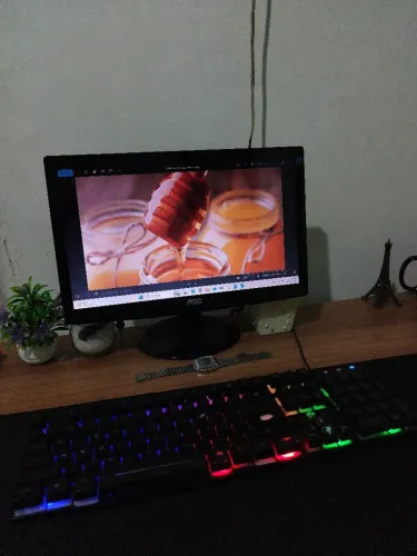 Monitor +  teclado