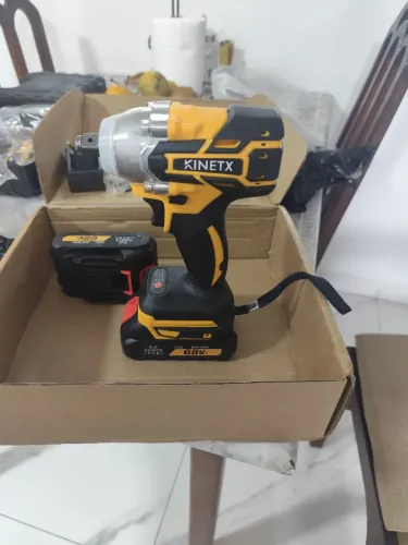 Chave de impacto furadeira e parafusadeira NOVA com 2 baterias 48v com acessórios mandril