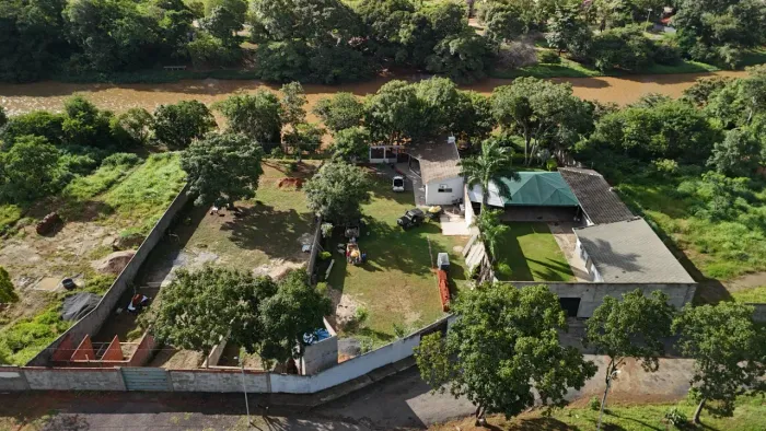 Edvaldo Moreira Vende Chacara 1200m² moradia ou eventos Simolândia Goias frente a praia do