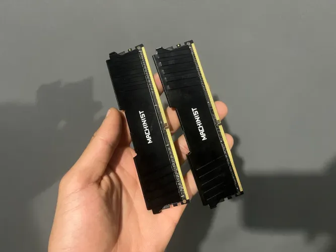 16gb de memória ram (2 pentes de 8gb)