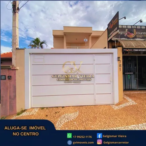 Casa com 4 Quarto(s) e 3 banheiro(s) para Alugar, 365 m² por R$ 5500 / Mês