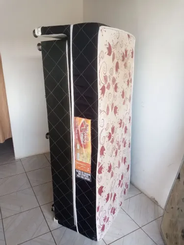 Cama de solteiro com colchão 
