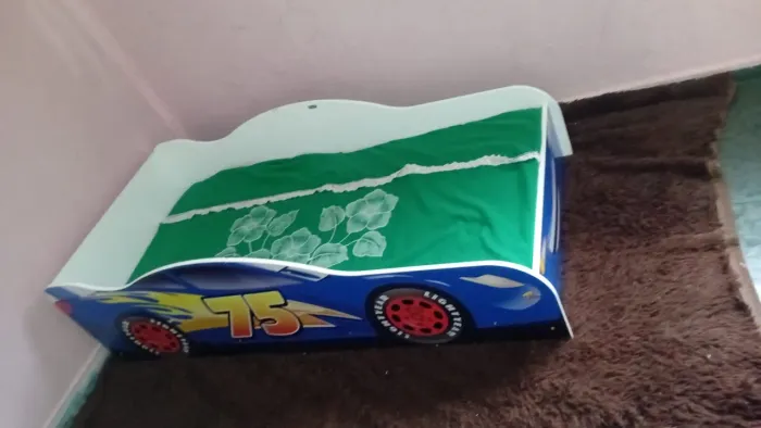 Vende se cama de criança