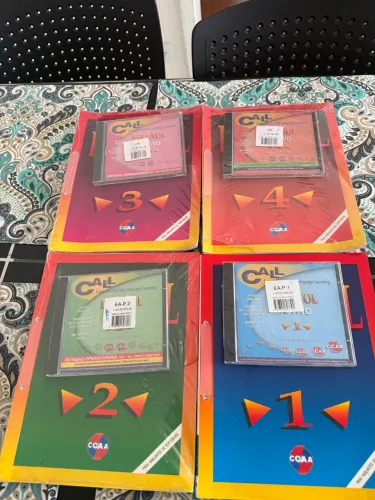 Livros de curso de espanhol níveis 1,2,3 e 4