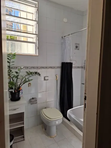 Quarto e sala pertinho da praia