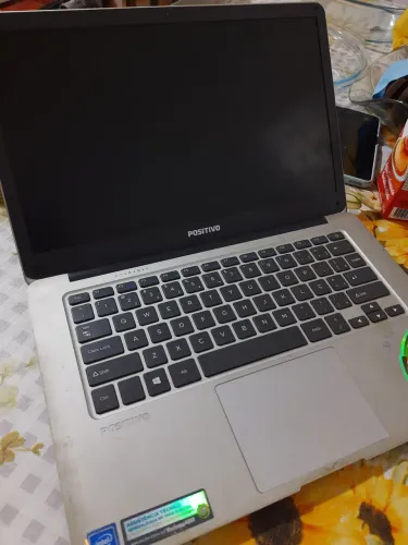 Notebook positivo, (sem carregador e sem fonte)