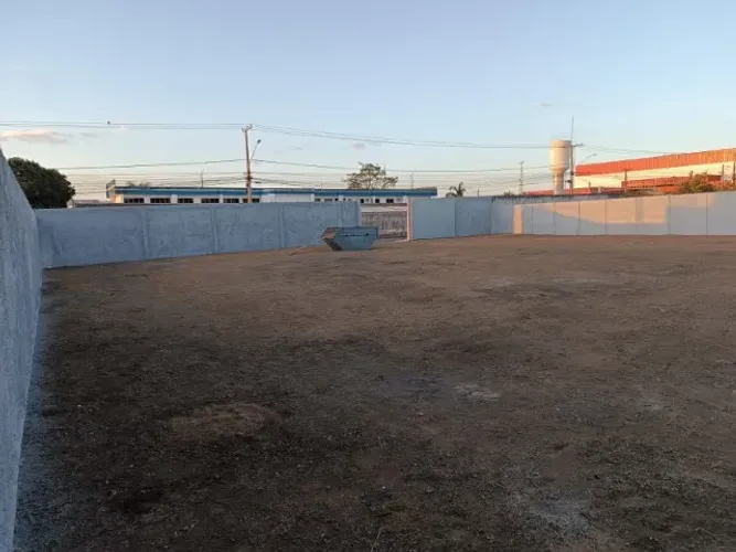 Aluga-se terreno murado e bem localizado em Luziânia/GO, até 970m2