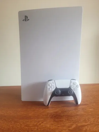 PS5 FAT COM LEITOR, SEM DETALHES