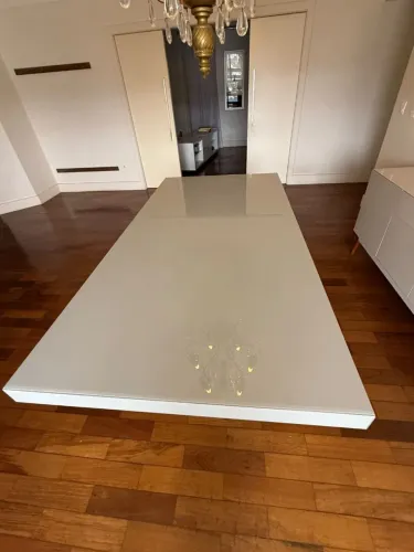 Mesa 8 lugares mdf laca e revestimento em vidro
