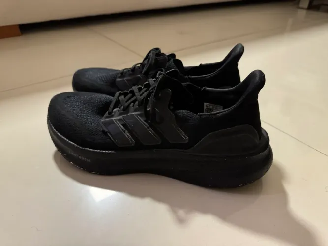 ULTRABOOST 5 - TAMANHO 43