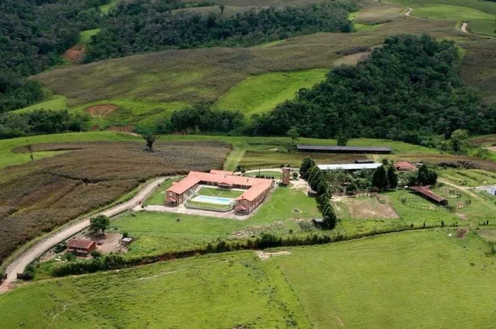 Fazenda 50 Alqueires, Formada em Lavoura e Pasto, - 31 Alqueires em Plantio, - Topografia