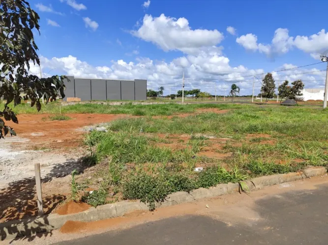 Terreno à venda no bairro Novo Mundo em Uberlândia