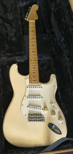 Guitarra Fender Stratocaster Japonesa - 1997 (edição de aniversário 50 anos)