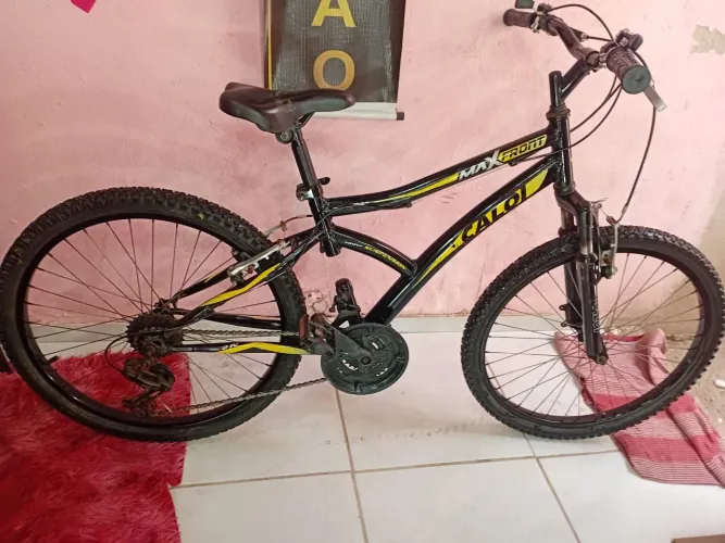 Bicicleta aro 24 caloi de macha novinha 