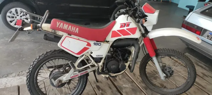 MOTO DT180 Branca pouco rodada