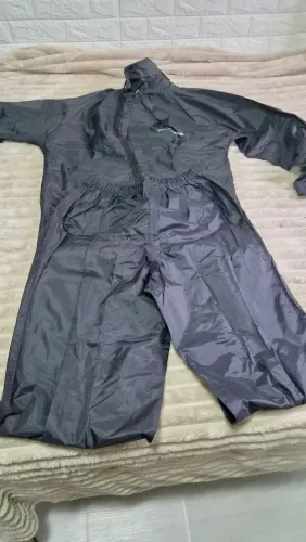Vando capa de chuva.