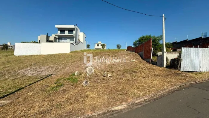 Terreno à venda no Residencia Canadá
