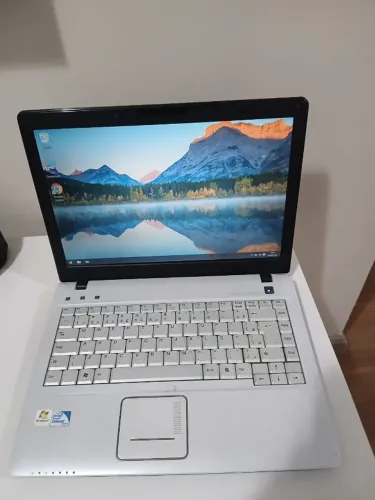 Garanta seu Notebook Positivo Core 2 Duo, equipado com 4 GB de RAM, HD de 160 GB, tela de