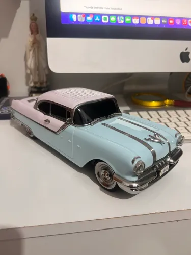 Miniatura de carro antigo com som Bluetooth