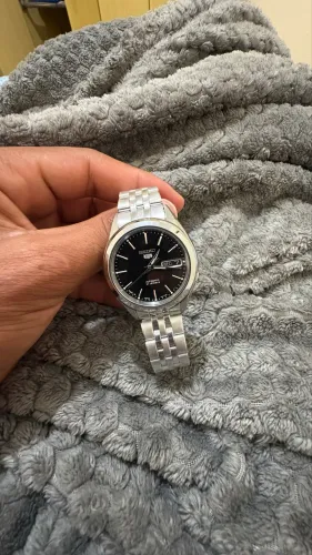 SEIKO Relógio masculino de aço inoxidável com mostrador pretoSNKL23J1