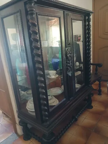 Cristaleira estilo manuelino do século XIX muito bem conservada, toda original