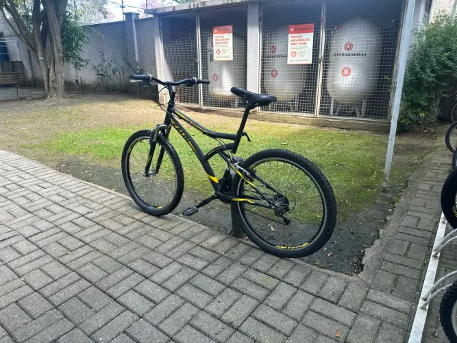 Bicicleta Caloi Andes Aro 26 com Suspensão - Boa Conservação