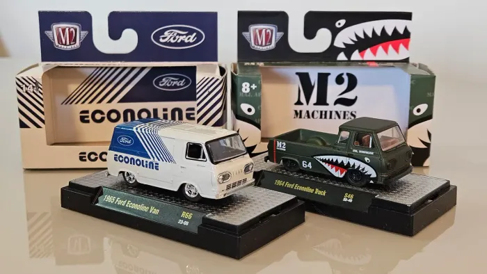 Dupla de Miniatura M2 Ford Econoline 1/64