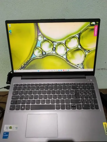 Notebook Lenovo semi novo