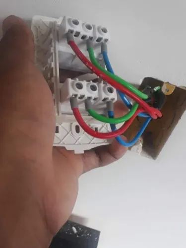 Eletricista serviços Noite Emergência