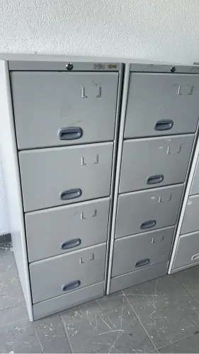 Arquivo de aço chapa pesada em ótimo estado com carrinho telescópio