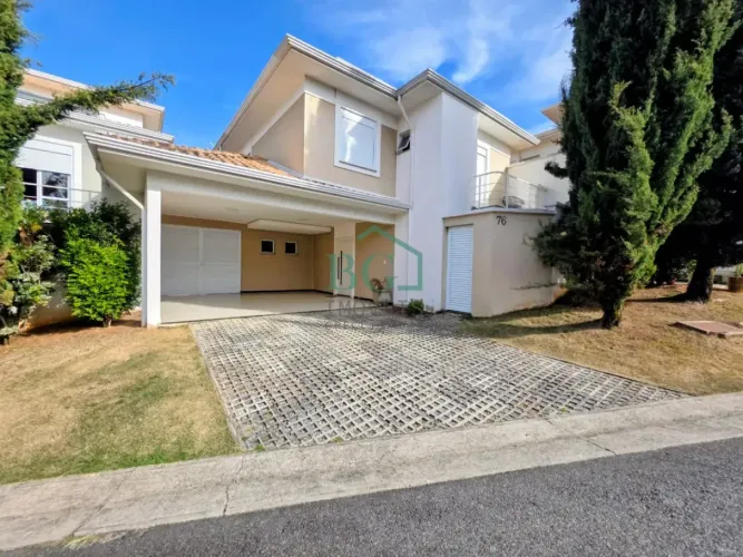 Excelente casa de alto padrão á venda em condomínio fechado em Poços de Caldas MG.