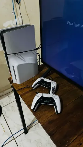 ? PlayStation 5 (PS5) Mídia Física 1TB + 2 Controles DualSense | Impecável