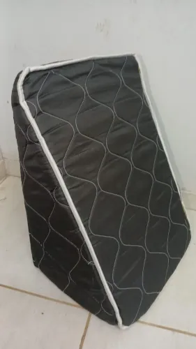 Travesseiro Triangular 60x40 com fronha de brinde