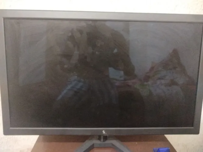 Monitor 24 polegadas HDMI e VGA 60HZ está novo poucas vezes usado 