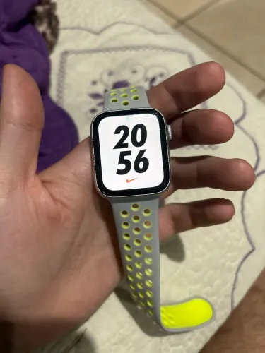 Apple Watch 4 Nike