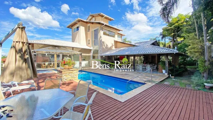 Casa com 5 dormitórios à venda, 561 m² por R$ 4.900.000,00 - Ville de Montagne - Nova Lima