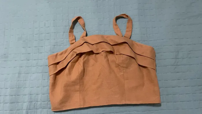 Top cropped marrom