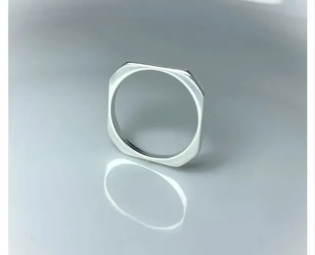 Anel Unissex Prata Quadrado de Aço Inox Antialérgico e Confortável