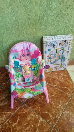 Cadeira de descanso e balanço Color baby para bebê - vibração e musical. Portátil 18kg.