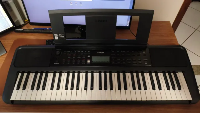 Yamaha psr e383 na garantia, com fonte original, pouco usado