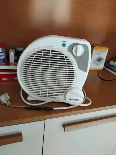 Aquecedor elétrico marca Cadence