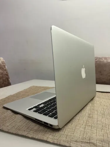 MacBook Air 13 2017 i5 8GB - Funciona Perfeitamente (Bateria para Troca)