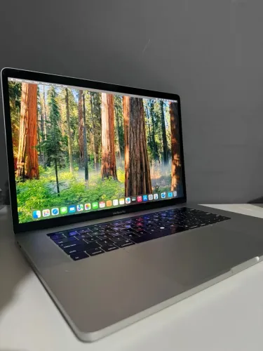 MacBook Pro Intel i9 / 16GB / 512SSD Touchbar tela 15