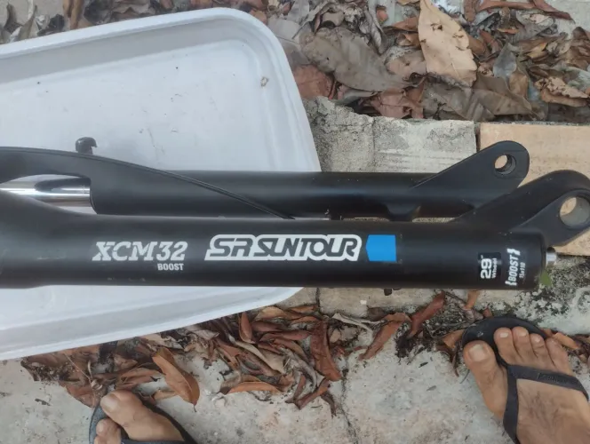suspensão suntour xcr 32 trava no guidão boost