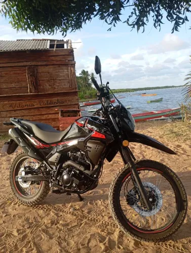 Moto praticamente nova, com apenas 5 meses de uso.