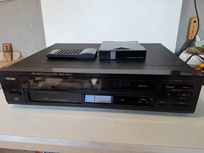 CD player TEAC modelo PD-500M magazine 6 CD's c/ controle - Japan 1988